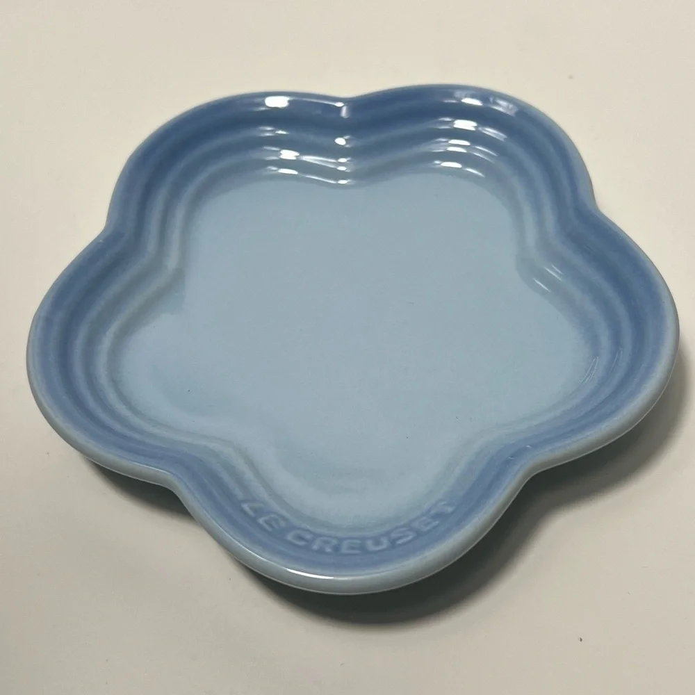Le Creuset Stoneware Flower Petal Scalloped Trinket Dish Plate Tray